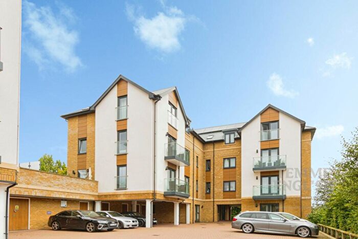 2 Bedroom Flat For Sale In Clarendon Way, Colchester, CO1
