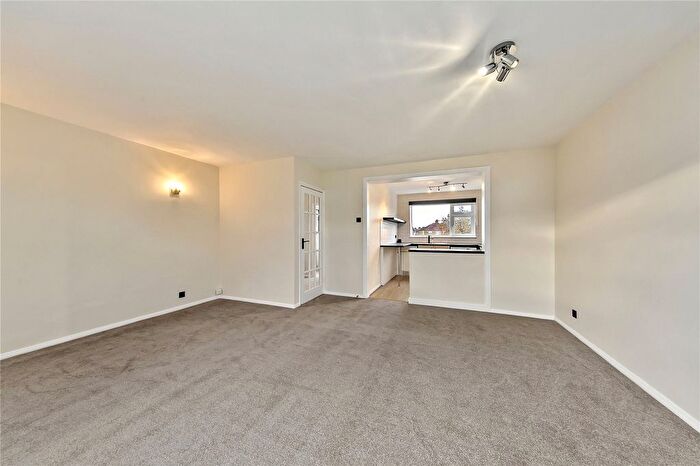 2 Bedroom Flat To Rent In Deacons Court, Popes Grove, Twickenham, Middlesex, TW1
