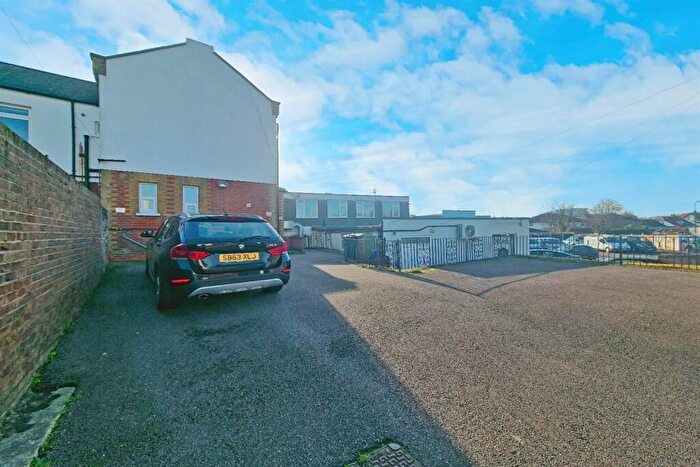 3 Bedroom Flat To Rent In Admiralty Road, Bognor Regis, PO22