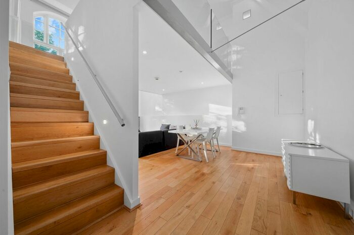 1 Bedroom Flat To Rent In Kingsway Place, Clerkenwell, EC1R