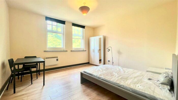 3 Bedroom Apartment To Rent In Bridge Street, Reading, Berkshire, RG1