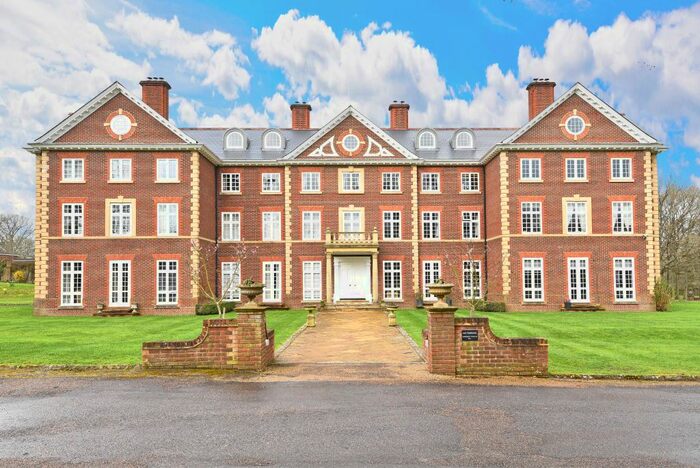 3 Bedroom Flat For Sale In Warnham Manor, Byfleets Lane, Warnham, RH12