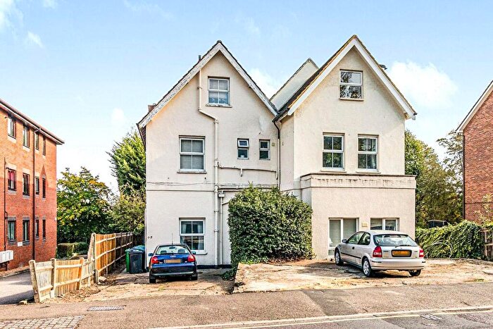 1 Bedroom Flat For Sale In Hook Road, Surbiton, KT6