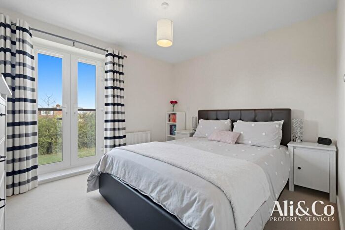 2 Bedroom Detached House For Sale In Woodside Close, Grays, RM16