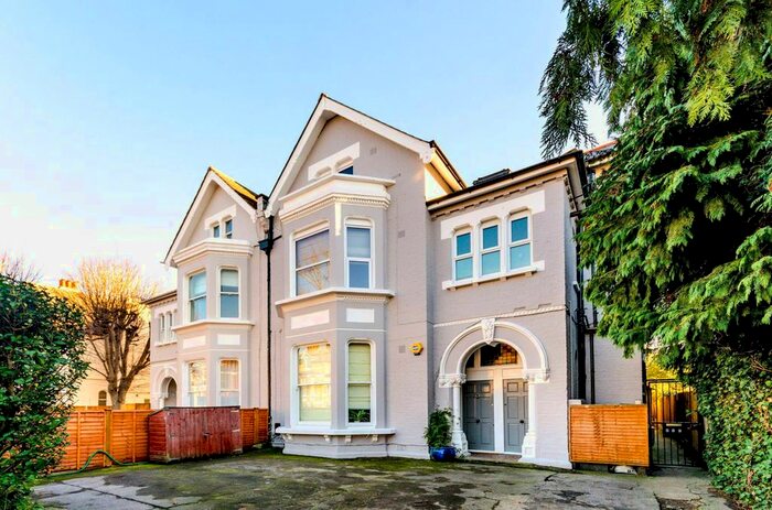 2 Bedroom Maisonette To Rent In Earlsfield Road, Earlsfield, London, SW18