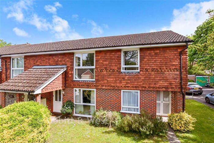2 Bedroom Flat For Sale In Griffin Way, Bookham, Leatherhead, Surrey, KT23