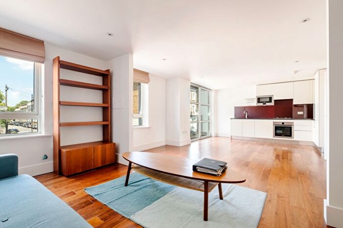 2 Bedroom Flat To Rent In Offord Road, London, N1