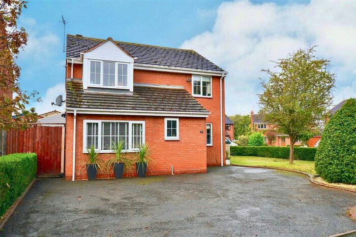 4 Bedroom Detached House For Sale In Cherry Close, Offenham, Evesham, WR11