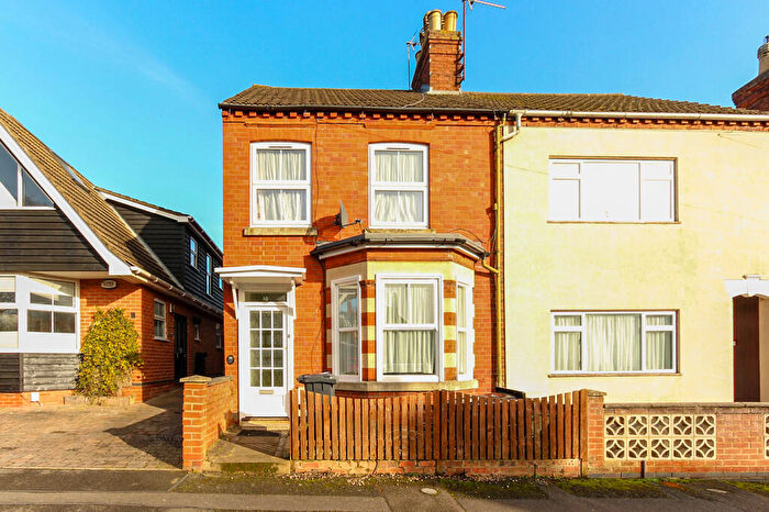 2 Bedroom End Of Terrace House To Rent In Elm Street, Wellingborough, NN8