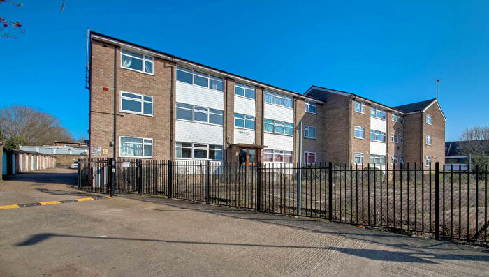 2 Bedroom Flat For Sale In South Vale, Harrow, Middlesex, HA1