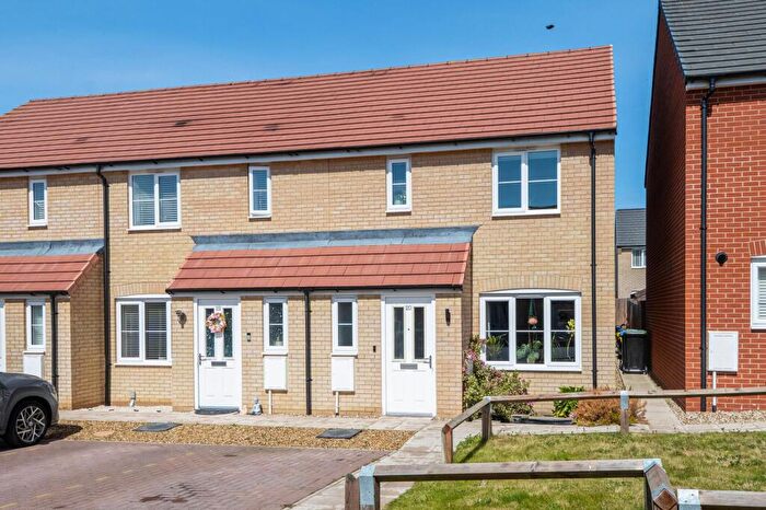2 Bedroom End Of Terrace House For Sale In Hobbs Close, Oulton, NR32