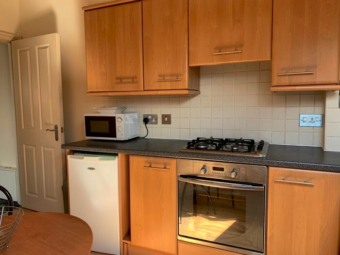 1 Bedroom Flat To Rent In Balmoral Place, Halifax, HX1
