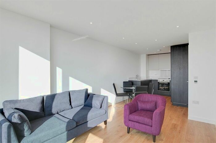1 Bedroom Flat To Rent In Pinnacle Apartments, Saffron Central Square, Croydon, CR0