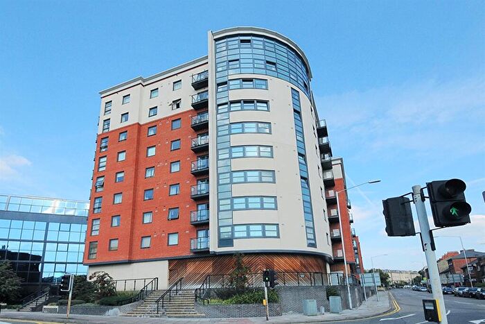 2 Bedroom Apartment To Rent In Watlington Street, Reading, RG1