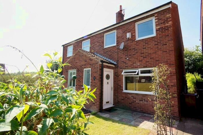 3 Bedroom Semi-Detached House To Rent In West View, Pontefract, WF7