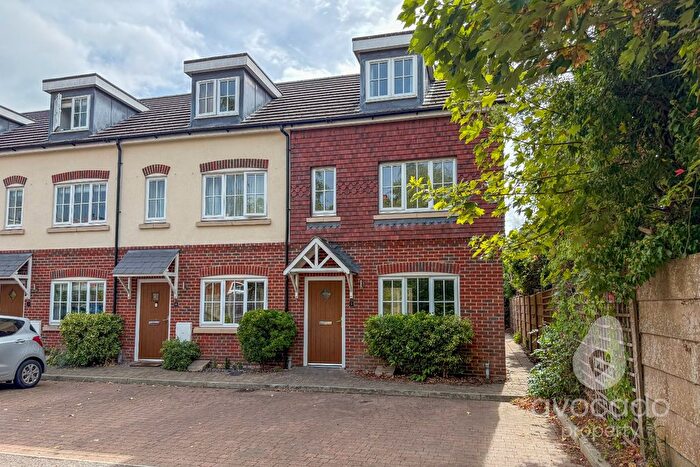 4 Bedroom End Of Terrace House For Sale In Kensington Place, Farnborough, Hampshire, GU14