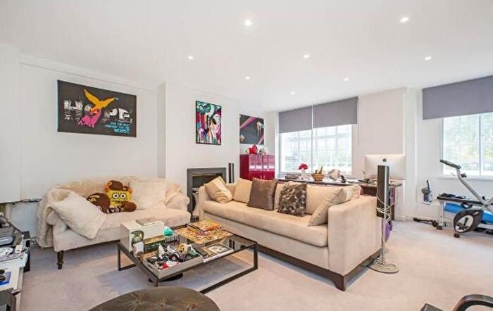 2 Bedroom Flat To Rent In Hallam Street, Fitzrovia, London, W1W
