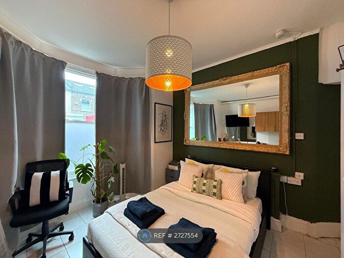 Studio To Rent In Prothero Road, London, SW6