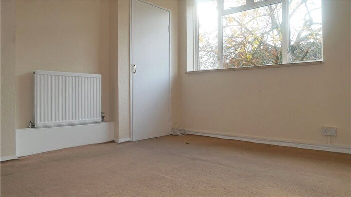 2 Bedroom Flat To Rent In Ayles Court, Hayes, UB4