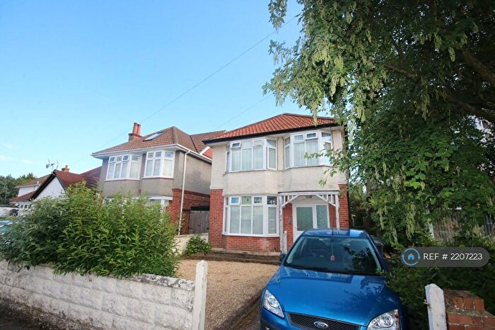 2 Bedroom Flat To Rent In Coombe Gardens, Bournemouth, BH10