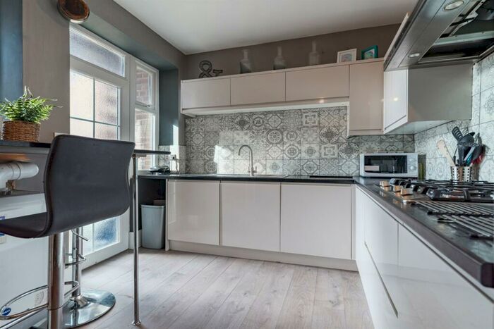 3 Bedroom Apartment To Rent In Eskdale Mansions, Eskdale Terrace, Newcastle Upon Tyne, NE2