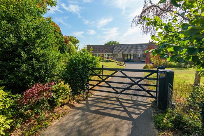 4 Bedroom Detached Bungalow For Sale In Farthing Common, Lyminge, CT18