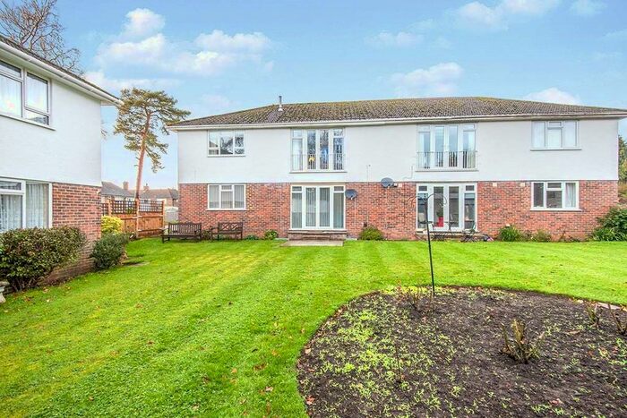 2 Bedroom Flat To Rent In Courtlands Crescent, Banstead, Surrey SM7