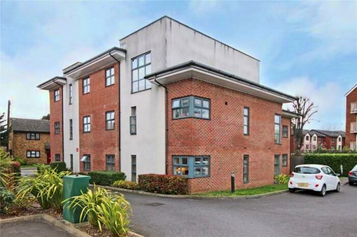 2 Bedroom Flat To Rent In Addlestone, KT15