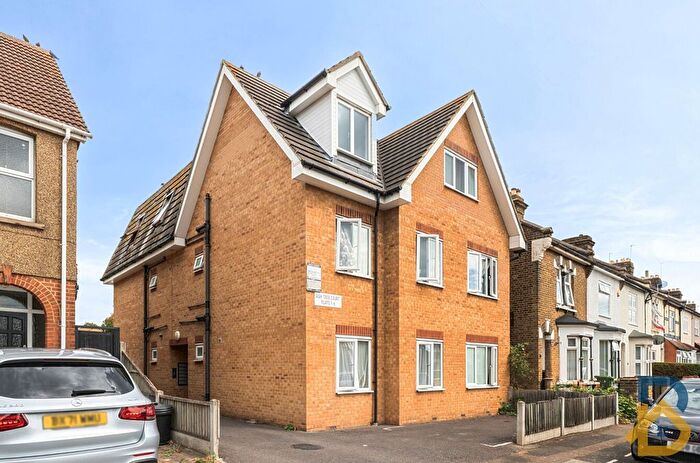 2 Bedroom Flat For Sale In Carlisle Road, Ash Tree Court, RM1