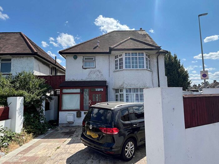 3 Bedroom Property For Sale In The Vale, Golder's Green, London, NW11