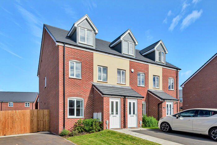 3 Bedroom End Of Terrace House To Rent In Atkyns Drive, Tuffley, Gloucester, GL4