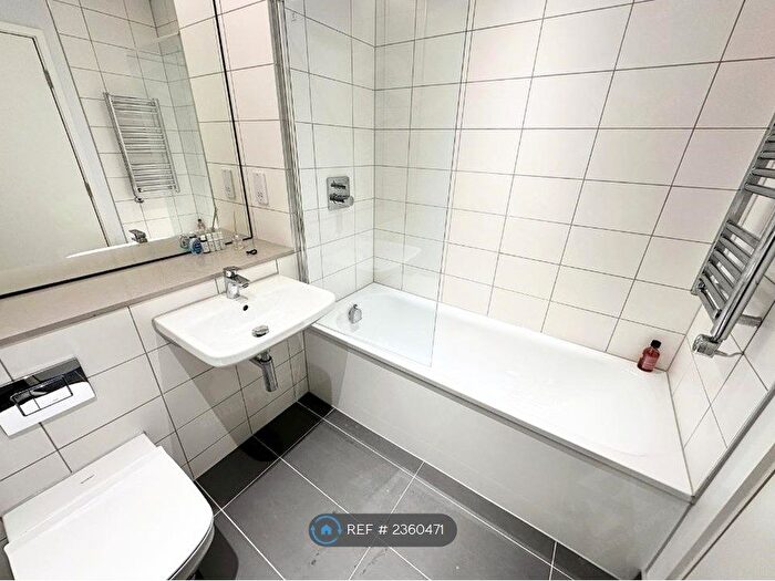 2 Bedroom Flat To Rent In Block B, Salford, M3