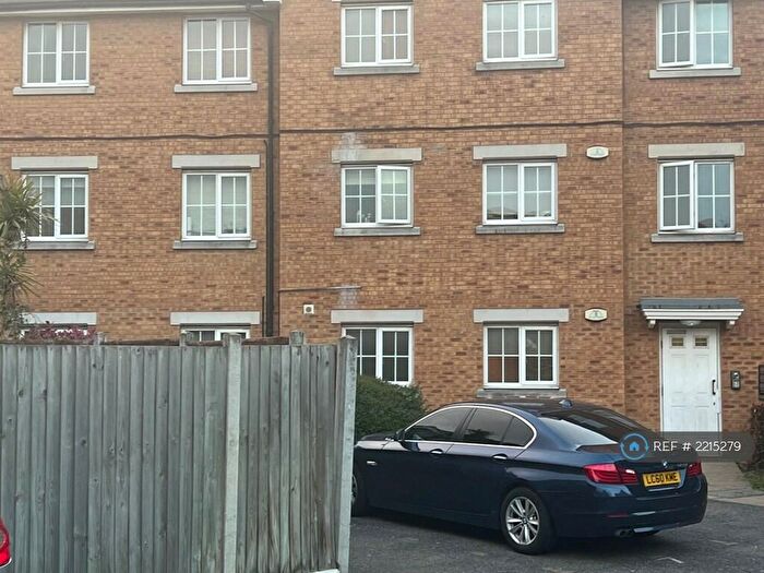 2 Bedroom Flat To Rent In Parnell Close, Chafford Hundred, Grays, RM16