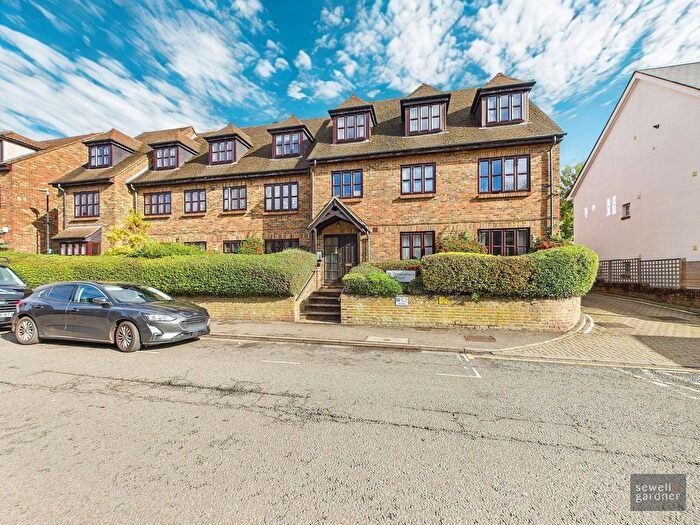 2 Bedroom Flat For Sale In Chorleywood, Hertfordshire, WD3