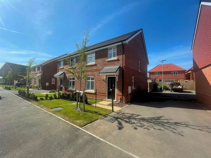 3 Bedroom House To Rent In Petunia Vale, Worthing, BN13