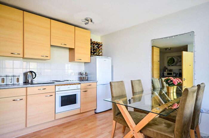 2 Bedroom Flat For Sale In Constitution Hill, Woking, GU22