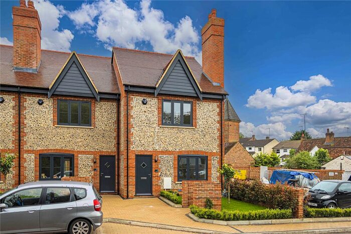 4 Bedroom End Of Terrace House For Sale In Chapel Croft, Chipperfield, Kings Langley, Hertfordshire, WD4