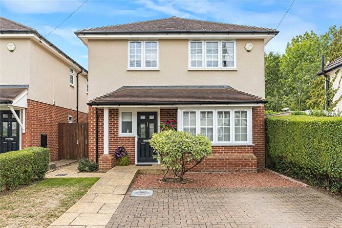 3 Bedroom Detached House For Sale In George Lane, Bromley, BR2