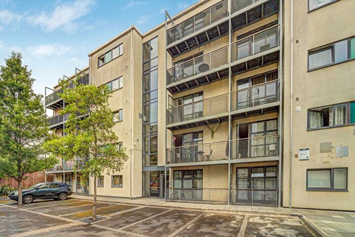 2 Bedroom Flat To Rent In Copenhagen Place, Westferry, E14