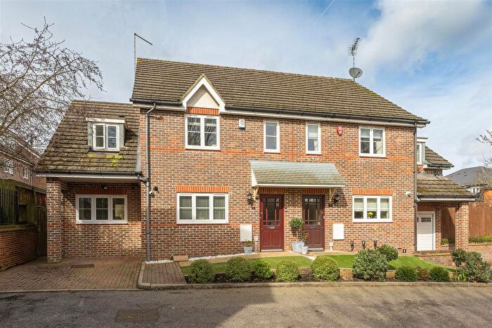 3 Bedroom Semi-Detached House For Sale In Mallard Mews, Harpenden, AL5