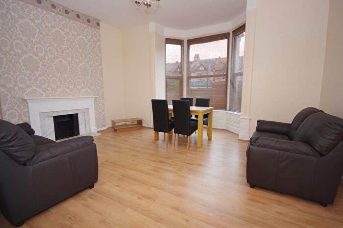 2 Bedroom Flat To Rent In Ballards Lane, North Finchley, N12