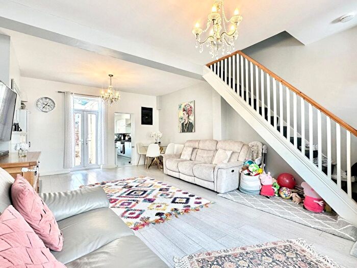 2 Bedroom Terraced House To Rent In Oakley Street, Newport, NP19