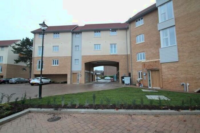 2 Bedroom Flat To Rent In New Mossford Way, Ilford, London, IG6