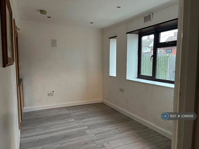 Studio To Rent In Burrow Road, Chigwell, IG7