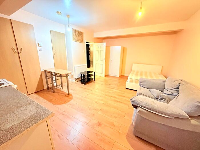 Studio To Rent In Stradbroke Grove, Ilford, IG5