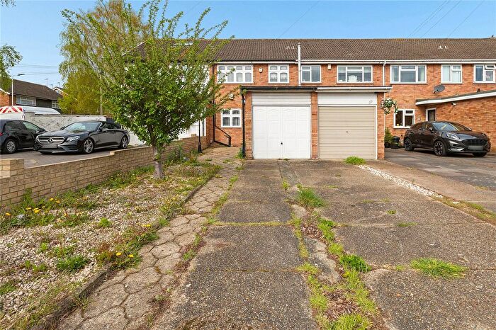 3 Bedroom Terraced House For Sale In Charlotte Gardens, Romford, RM5