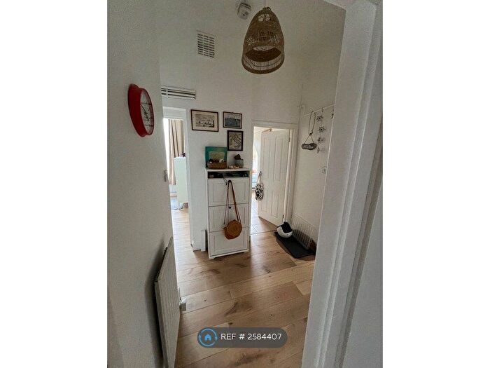 1 Bedroom Flat To Rent In Loughborough Road, London, SW9