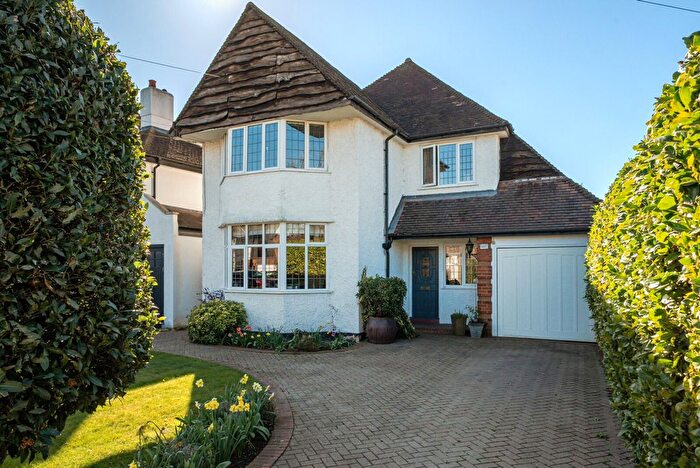 4 Bedroom Detached House For Sale In Newlands Avenue, Thames Ditton, KT7