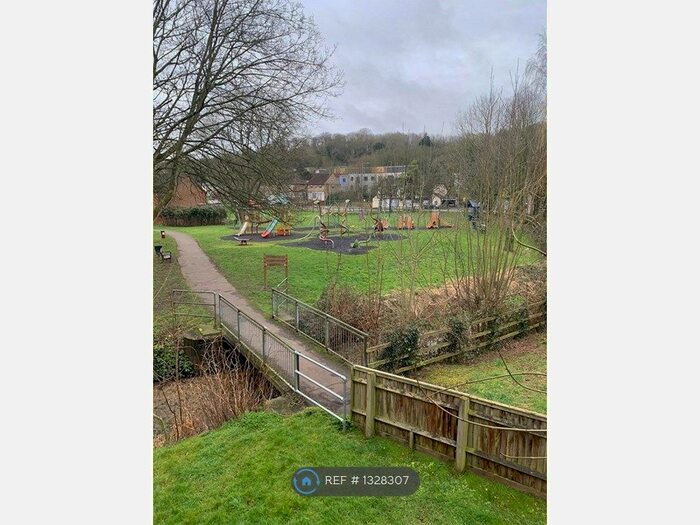 2 Bedroom Flat To Rent In Station Road, Loudwater, High Wycombe HP10