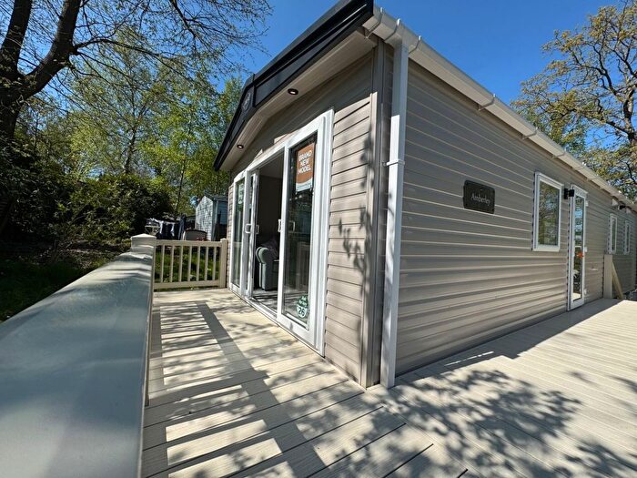 2 Bedroom Mobile/park Home For Sale In The Ridge West, St. Leonards-On-Sea, TN37